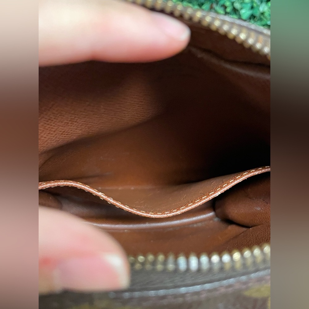 Louis Vuitton - Vintage Danube Monogram Canvas Crossbody Bag - 2002 - Picture 12 of 16